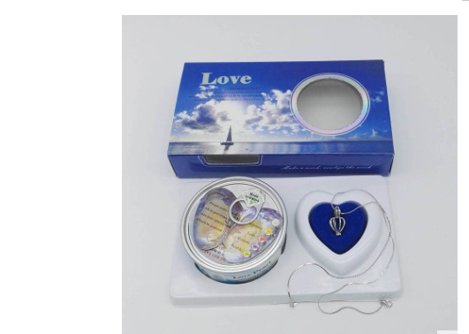 Schmuck-Geschenkbox mit Süßwasserperlenkette
