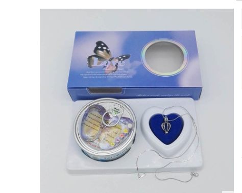Schmuck-Geschenkbox mit Süßwasserperlenkette